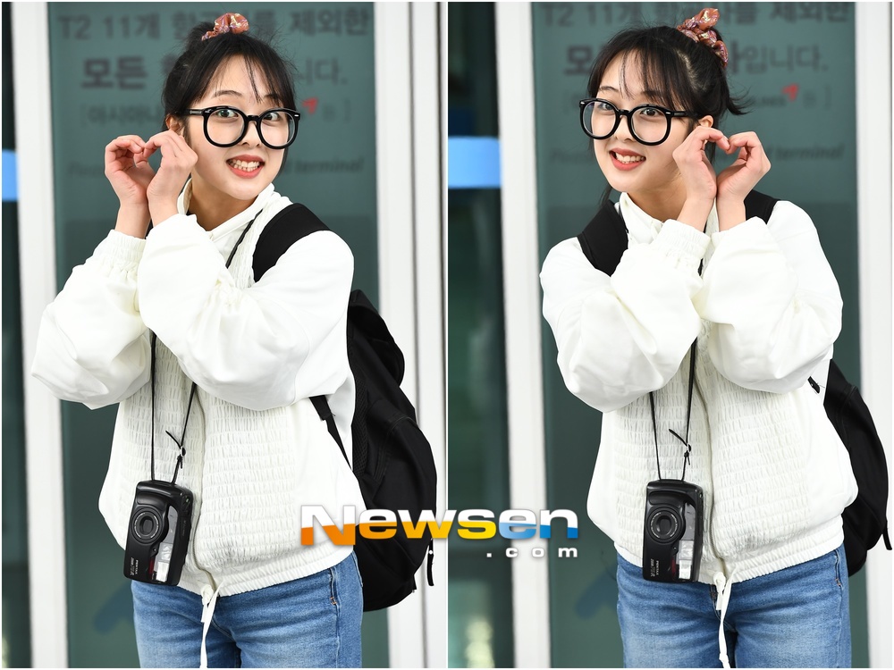 Actor Kim Bo-ra left for Phuket, Thailand, on a vacation for the JTBC gilt drama SKY Castle through Incheon International Airport in Unseo-dong, Jung-gu, Incheon on the afternoon of February 10.Actor Kim Bo-ra is leaving for Phuket, Thailand, showing off his airport fashion.exponential earthquake