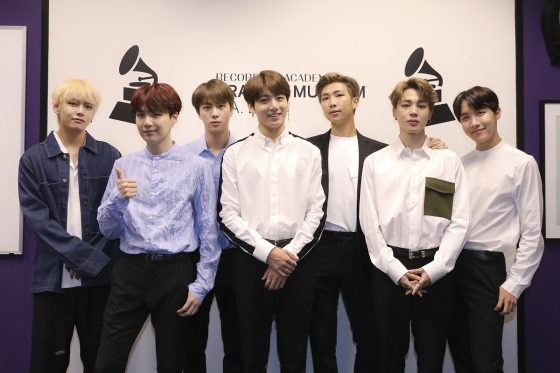 Billboard AMAs Grammy ..BTS Deutsches Jungvolk The Deutsches Jungvolk move by idol group BTS (RM Jin Ji Min, J-Hop Sugar Vu Jungkuk) will continue in 2019.BTS will be on stage at the 61st Grammy Awards at the United States of Americas Los Angeles Staples Center at 10 a.m. on the 11th (local time 5 p.m.).Unfortunately, he did not make his name for the major category, but BTS was the first to take his first step to the Grammy Awards as a prize winner.BTS departed for United States of America LA through Incheon International Airport on the afternoon of the 9th.The Grammy Awards are the United States of Americas most prestigious awards ceremony hosted by the National Academy of Recording Arts & Sciences (NARAS), which began in 1958.It is also considered to be the United States of Americas top three music awards, along with the Billboard Music Awards and the American Music Awards.The Grammy Awards barriers to world music are known to be higher than Billboard and AMAs.It is part of the music award to avoid breaking authority and tradition with the high pride of United States of America mainland music, but some have been criticized for going against the music trend of the former World.With these praises and intellectuals coexisting, BTS entry into the Grammy Awards is expected to have a lot of repercussions in the history of the Grammy Awards as well as the K-pop history.In fact, BTS has created a unique ripple force for all Worlds with two albums of LOVE YOURSELF Tear and LOVE YOURSELF Answer in 2018.Based on this achievement, BTS was able to win the Top Social The Artist Award for the second consecutive year of the Billboard Music Awards and the 2018 AMAs Payborit Social The Artist Award.But the Grammy Awards nominates failed; BTS instead had to comfort LOVE YOURSELF Tear as it was nominated for Best Recording Package.On the other hand, there have been many local media attentions to the failure of the Grammy Nominate of BTS.United States of America magazine Forbes commented on the failure of The Best New Artist (The Best New Artist) nomination, which corresponds to BTSs Grammy Award rookie, saying that BTS did not meet the Grammy Awards nomination standards and because BTS albums lacked each impact and, apart from this, BTS released too many albums. Im not sure.According to Forbes, there are regulations that at least five singles or one album should be released to be nominated for the Grammy Award for Best New Artist, but not three albums and more than 30 single tracks.Although the nomination failed, BTS reiterated to the former World that it had continued its relationship with Grammy through a schedule of A Conversation with BTS (A Conversation with BTS) and attendance of this Grammy Awards awards at the United States of America Grammy Museum Clive Davis Theater in September 2018.It is also worth watching whether the move of Deutsches Jungvolk could lead to the 2020 Grammy Awards nomination.