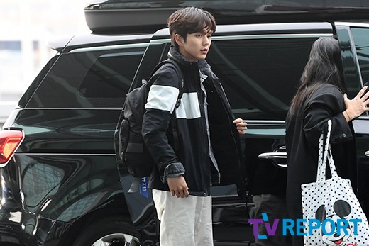 <p> Actor Yoo Seung-ho with 10 afternoon, the fashion magazine photo shoot car Incheon International Airport Terminal #2 through the United States of America Los Angeles as a departure.</p>