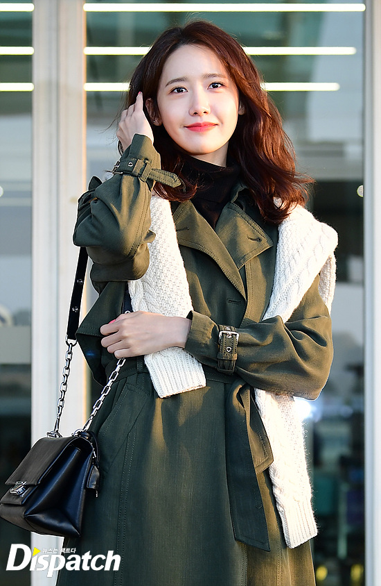 Im Yoon-ah left for the United States via Incheon International Airport on the afternoon of the 11th to attend the New York collection.Im Yoon-ah caught the attention of the reporters with a bright smile, with a lovely smile and a clean visual.a fairy hand greetingWinds, pictorials.Visual lighting.Long lantern, blind.