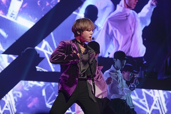Park Jihoon, a former member of the group Wanna One, held his first solo fan meeting.Park Jihoon, the agencys floor plan, announced on the 11th that he held his first solo fan meeting First Edition in Seoul (FIRST EDITION IN SEOUL) at the Hall of Peace at Kyunghee University in Seoul on the 9th.The agency said, A total of 7,000 fans gathered at the fan meeting held at 2 pm and 6 pm.Park Jihoon, who was on stage wearing an all-red suit on the day, opened the door with a dance performance of Ed Sheerans Shape of You.In addition, he showed various stages such as Wanna Ones I Want to Have, unit album 11 (Ten Days), Sulae with fans, and Taemins Press Your Number.In particular, Park Jihoon first unveiled the stage of his own fan song Young 20, which he wrote to fans. It is a song presented by Lee Dae-hwi composer.I participated in rap making while thinking about the fans, he said. If you like it, you will be able to meet it as a single sound source. Yoon Ji-sung, Kim Jae-hwan and Bae Jin-young, who participated in Wanna One activities, appeared in a fan meeting with a bouquet of flowers and added pleasure.Those who showed off their extraordinary loyalty in search of the scene on a busy schedule showed a warm friendship by supporting Park Jihoons future.Park Jihoon, who led the fan meeting for about 2 hours and 30 minutes, said, I will practice all genres so that I can work out. I want to be together for a long time until the dinner show.Meanwhile, Park Jihoon will continue fan meetings in Japan and Hong Kong.Photo: Maru YG Entertainment
