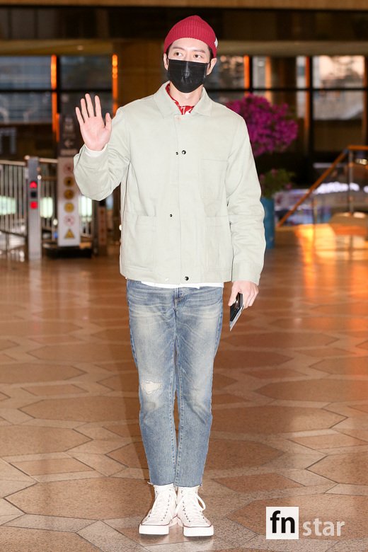 Actor Park Hae-jin left for Tokyo, Japan, through Gimpo International Airport on the morning of the 11th.
