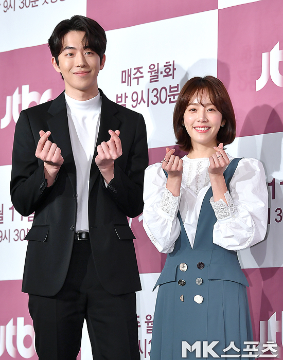 The JTBC monthly drama Snow Blinds production presentation was held at the Conrad Seoul Hotel in Yeouido-dong, Yeongdeungpo-gu, Seoul on the afternoon of the 11th.Actor Han Ji-min - Nam Joo-hyuk poses at the production presentation.