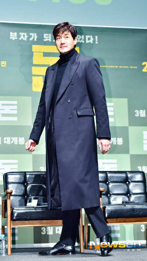 Actor Yoo Tae attended the report on the production of the movie Don at CGV Apgujeong in Sinsa-dong, Gangnam-gu, Seoul on February 11th.Yoo Ji-tae is entering the scene on that day.Jang Gyeong-ho