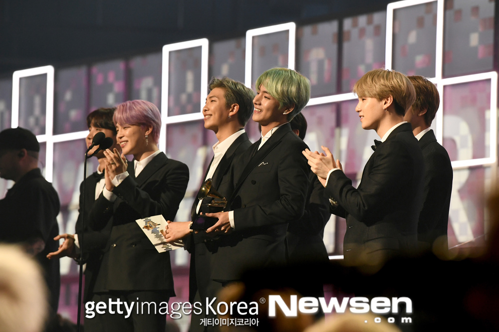 Group BTS (RM, Jean, Suga, Jay Hop, Jimin, Bu, Jungkook) attracts attention by choosing Korean Desiigner costumes rather than luxury brands.BTS attended the 61st Grammy Awards (61st GRAMMY Awards) at the United States of America Los Angeles Staples Center on February 11 (hereinafter in Korea).BTS, who was invited by the Grammy Awards, received an interview from Red Carpet on the day, and received the attention of local media, awards ceremony officials and overseas musicians at the awards ceremony.▲ BTS, which is pierced by the castle, is the first prize worthy of the awardThe Grammy Awards, which the United States of America Record Arts and Science Academy selects excellent records and albums each year, are considered to be the United States of Americas top three music awards, along with the Billboard Music Awards (BBMA) and the American Airlines Music Awards (AMA) It is a prestigious awards ceremony.Among the three awards ceremony, it is regarded as the most prestigious record awards ceremony.BTS entry into the Grammy Awards is a achievement that has been achieved in six years of debut, a meaningful record not only in BTS but also in K-pop history.Although nominations in major categories have become difficult, including being excluded from the nomination for the Best New Artist category, which is a rookie award for exceeding the screening criteria (three albums within the screening period, or the release of less than 30 songs), the fact that the singer from Korea was the first to be on stage for the Grammy Awards set set a significant precedent.Grammy Awards, which have been embroiled in racial discrimination controversy, has been stigmatized by White Grammy and Their Own Feast, and has released Best Recording Package (Hersky Fox), the album art director of Tear (before Love Yourself) for the BTS third album LOVE YOURSELF (Before Love Yourself) Best Recording Package) nominations, and inviting BTS as a prize winner, are an analysis that it is a proof that they honored BTS commitment to the album and recognized their presence and influence.As a result, BTS became the first Korean singer and Asian singer to achieve the Grand Slam of the United States of Americas three major music awards ceremony.Earlier, they won the Top Social Artist Award for the second year in a row at the Billboard Music Awards in 2017 and 2018.In addition, the American Airlines Music Awards won the 2018 Favorite Social Artist trophy, following the United States of America TV broadcast announcement in 2017.▲ BTS special Red Carpet, wearing Korea clothes in Korea carBTS appeared on Red Carpet on Hyundai Motor Felice, which is not a luxury limousine but is an advertising model.The costumes were extraordinary, too: most global stars attending the Grammy Awards stood on Red Carpet, sponsored by luxury brand costumes.In the case of BTS, it has recently appeared in luxury brand season costumes such as Gucci, Dior, and Saint Laurent at domestic and overseas awards such as Billboard Music Awards and MAMA. It has emerged as an incidental concern.Among them, BTS posted a photo of Dior Mans fashion director Kim Jones on official Twitter on the 10th, and it was speculated that he chose Dior Man as a Grammy Award costume.However, BTS broke the expectations of many people and was reported to have shared domestic Desiigner Kim Seo-ryong Homme, Jayback Couture and luxury brand Tomford costume.It is said that it is not a sponsorship.In this regard, the fashion magazine Vogue said on Wednesday, BTS appeared on Red Carpet wearing a black suit, one of the United States of Americas style essences.At first sight, you might think its natural Choices.However, BTS broke stereotypes by choosing two Korean Desiigner brand clothes: Jayback Couture and Kim Seo-ryong.The two Desiigners are longtime Desiigners who have participated in Seoul Fashion Week.Bhu and Jungkook, Jimin, Suga and RM wore Jayback couture costumes and Jay Hop wore Kim Seo-ryong costumes. In the past, BTS, Gods Seven, and Hyun Bin have worn Jayback couture costumes for domestic awards ceremony and premiere events, but there are not many cases where domestic Desiigner costumes are used for overseas events.There is no precedent worn at large awards ceremonies such as the Grammy Awards: It was considered unwritten to wear prominent brand (luxury) costumes to melt into Western culture.But BTS has been more wonderful than ever.We have created an opportunity for our countrys Desiigners to get attention by choosing a respected but relatively less famous platform, he said. It reminds us that excellent talent, whether fashion or music, can come from anywhere.hwang hye-jin