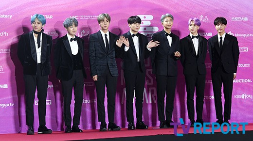 BTS stepped on the 61st Grammy Awards Red Carpet.BTS will attend the 61st Grammy Awards (61st GRAMMY Awards) at the United States of America Los Angeles Staples Center on the 10th (local time).BTS, who also attended the Red Carpet event ahead of the awards ceremony, expressed his thrill, saying, I am very excited to be here, and I can not believe we are here.BTS, who appeared on Red Carpet in a neat suit on the day, told various local media that he attended the Grammy Awards. I am honored to be the first to come to Grammy.I am enjoying this moment. It is a dream moment. I am grateful to Amy for making this moment possible. BTS, who attended the Billboard Music Awards and the American Airlines Music Awards, chose the Grammy Awards as their next goal. BTS said, The goal was to come to Grammy.We have achieved our Hope. BTS also answered, Lady Gaga, Camilla Cabeyo, Travis Scott, etc. to ask the artist who wants to see at the awards ceremony.They said they were in the midst of preparing for the new album until just before the ceremony, (The next album) will come soon. It may be collaboration, or there may be solo songs.I worked all night before I got on the plane, he said.On the other hand, BTS is officially invited to the Grammy Awards for the first time as a Korean singer, and is on stage as a prize winner.As a result, BTS has been invited to the United States of America 3rd Music Awards following the Billboard Music Awards and the American Airlines Music Awards.