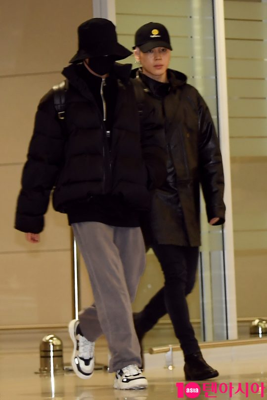 Group BTS Jungkook and Jimin are arriving at Incheon International Airport on the afternoon of the 12th after finishing the 2019 Grammy Awards schedule.