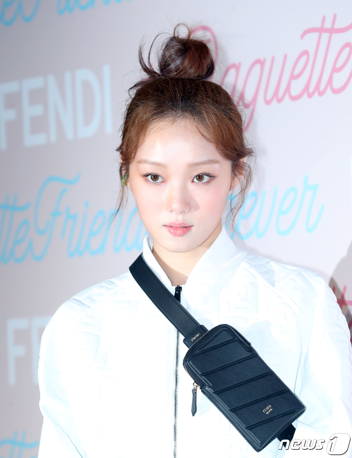 Seoul=) = Actor Lee Sung-kyung poses at a photocall commemorating the launch of the 2019 S/S collection by Fendi, an Italian fashion brand, at EAST Square in Gallerias luxury goods store in Apgujeong-ro, Gangnam-gu, Seoul on Wednesday.February 12, 2019
