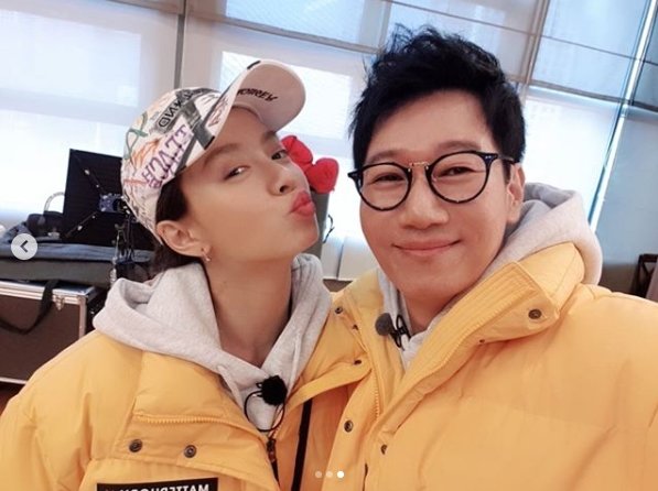 Song Ji-hyo posted several photos on his SNS on the 12th with the article Happy birthday to my brother Seokjin...Bo Taegi: I am supplementing the group photo that I did not join yesterday when I went to the bathroom.Song Ji-hyo in the public photo is taking a selfie wearing yellow padding with Ji Suk-jin during the SBS entertainment program Running Man shooting.The two people, who are friendly like their sisters, attract attention.Ji Suk-jin left a coffee car certification shot with his Running Man members on his SNS on the afternoon of the 11th, except Song Ji-hyo.The netizens who encountered the photos responded such as Ji Hyo is so beautiful and I wish you a birthday.On the other hand, Song Ji-hyo and Ji Suk-jin are appearing on SBS entertainment program Running Man.