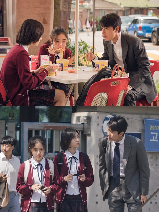 The movie Innocent Witness released a generational sympathy point a day before its release.Innocent Witness, which opens on the 13th, is a story about a lawyer Sun-ho (Jung Woo-sung), who has to prove the innocence of a possible murder suspect, meeting with autistic girl Ji-woo (Kim Hyang Gi), the only witness at the scene of the incident.#Top Audience: Ensemble by Jung Woo-sung X Kim Hyang Gi reunited after 17 years of empathy for ChemieJung Woo-sung, who is wearing a strong charisma and warm humanity, and Kim Hyang Gis special breath, which focuses attention with detailed nano-Acting, captivates the teenage audience with a warm smile.First, the figure of Sunho, who is clumsy to Ji-woo, who is in his own world and has difficulty communicating, but is firmly rejected, makes a laugh.Then, as we look for common points in each others eyes, we get closer and closer, and we catch our hearts by radiating warm chemistry.In particular, Jung Woo-sung and Kim Hyang Gi, who met again after 17 years of breathing at the confectionery brand CF, raise the sympathy of the audience with special chemistry.#2030 Audience: Empathy for Reality Falls into the current story we are all experiencingThe story of Sunho and the changing emotions that can be experienced in the reality of Innocent Witness stimulate the consensus of 2030 generation audiences.Passion and belief are left down for a while, compromise with reality little by little, dream of success, and the daily life of listening to parents affectionate nagging to marry without leaving work on the bus increases the immersion of 2030 youths living in the present age.Here, the appearance of Sunho, who meets Ji-woo and feels the changing feelings between beliefs and reality, makes the audience fall into a deep lust that makes them think about life at once.# 4050 Audience: A warm family feeling with emotion + a taste sniper with a sound messageInnocent Witness sniped the taste of 4050 generation audiences with warm impression of warm warmth.The way that Sunho, who approached Ji-woo to win the trial, is rather comforted and communicates, and Ji-woo, who was unable to communicate with his own world, becomes the innocent Witness of the case and has the courage to communicate with the world, fills the hearts of the viewer with warmth and impresses.Also, the appearance of his father Gil-jae (Park Geun-hyeong), who is a support for cheering for Sun-ho silently behind him, and his mother Hyun-jung (Young-nam Jang), who watches Ji-woo to have courage, sometimes warmly rings with joy.Especially, the special breathing that the actors of the trust such as Lee Kyu-hyung, Yeom Hye-ran, Young-nam Jang, and Park Geun-young added and completed doubles the emotions of the movie.