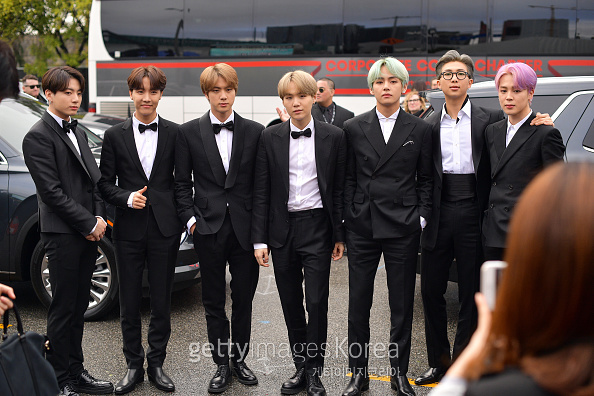 Group BTS (RM, Jean, Suga, Jay Hop, Jimin, Bu, Jungkook) attracts attention by choosing Korean Desiigner costumes rather than luxury brands.BTS attended the 61st Grammy Awards (61st GRAMMY Awards) held at the United States of America Los Angeles Staple Center on February 11 (Korea time).BTS, who was invited by the Grammy Awards, received an interview from Red Carpet on the day, and received the attention of local media, awards ceremony officials and overseas musicians at the awards ceremony.BTS appeared on Red Carpet on Hyundai Motor Felice, which is not a luxury limousine but is an advertising model.The costumes were extraordinary, and most of the global stars attending the Grammy Awards stood on Red Carpet, sponsored by luxury brand costumes.In the case of BTS, it has recently emerged as a side concern about what luxury brand costumes would have been chosen at the Grammy Awards because it has appeared in luxury brand season costumes such as Gucci, Dior, and Saint Laurent at domestic and overseas awards such as Billboard Music Awards and MAMAMA.Among them, BTS posted a photo of Dior Mans fashion director Kim Jones on its official Twitter account on the 10th, and it was speculated that he chose Dior Man as a Grammy Award costume.However, BTS broke the expectations of many people and was reported to have shared domestic Desiigner Kim Seo-ryong Homme, Jayback Couture and luxury brand Tomford costume.It is said that it is not a sponsorship.In this regard, the fashion magazine Vogue said on November 11, BTS appeared in Red Carpet wearing a black suit, which is considered to be the essence of United States of America style.At first sight, you might think its natural Choices.However, BTS broke stereotypes by choosing two Korean Desiigner brand clothes: Jayback Couture and Kim Seo-ryong.The two Desiigners are longtime Desiigners who have participated in Seoul Fashion Week.Bhu and Jungkook, Jimin, Suga and RM wore Jayback couture costumes and Jay Hop wore Kim Seo-ryong costumes. In the past, BTS, Gods Seven, and Hyun Bin have worn Jayback couture costumes for domestic awards ceremony and premiere events, but there are not many cases where domestic Desiigner costumes are used for overseas events.There is no precedent for wearing such large awards, such as the Grammy Awards, which seemed unwritten to wear prominent brand (luxury) costumes to melt into Western culture.But BTS has been more wonderful than ever.The opportunity for our countrys Desiigners to get attention by choosing a respected but relatively less famous platform, he said. It reminds us that talent, whether its fashion or music, can come from anywhere.