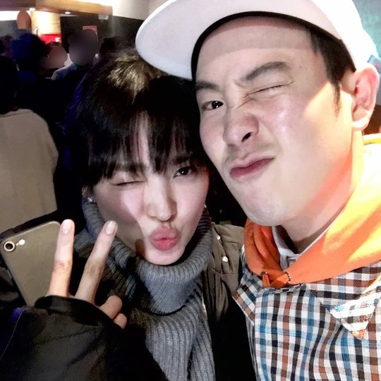 Blockby member and Actor P.O (signed by Hoon) achieved Hope.On February 11, a P.O personal instagram managed by his agency posted a selfie taken with Actor Song Hye-kyo.In the photo, P.O, Song Hye-kyo reveals his friendship with a playful expression.P.Os agency said, P.O ~ Ji Hoon Lee, who made Hope, is singing so beautiful on the air or in the interview.You look so beautiful. You cant put it all in a picture! I envy you so much.Park Su-in