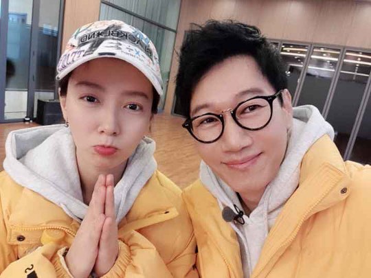 Actor Song Ji-hyo celebrated the birthday of broadcaster Ji Suk-jin.On February 12, Song Ji-hyo said to his instagram, I congratulate you on your brothers birthday. It is a supplement to the group photo that I did not join yesterday when I went to the bathroom.Im sorry, I congratulate you on your birthday. Oh, oh, he wrote.In the photo released together, Song Ji-hyo took a friendly pose with Ji Suk-jin and produced a warm atmosphere.Ji Suk-jin left a coffee car certification shot with his Running Man members on his instagram on the afternoon of the 11th, except for Song Ji-hyo.Lee Ha-na