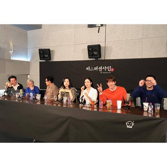 TVN drama Mr. Sun actor Lee Byung-hun, Kim Tae-ri, Kim Min-jung, Hyun Suk, Byun Yo-han, Lee Eung-bok PD and Kim Eun-sook gathered together.Lee Byung-hun posted a photo on his Instagram account on February 12, with the post: Last official schedule; everyone was in trouble, and thank you!In the photo, Lee Byung-hun, Kim Tae-ri and Kim Min-jung sitting side by side were shown.Lee Byung-hun stretches his left hand with a comic look on his face; Kim Tae-ris chic V-Pose and Kim Min-jungs beautiful smile draw attention.The fans who responded to the photos responded such as Mr. Shane, The artists hairstyle? And Is not it too clear?delay stock