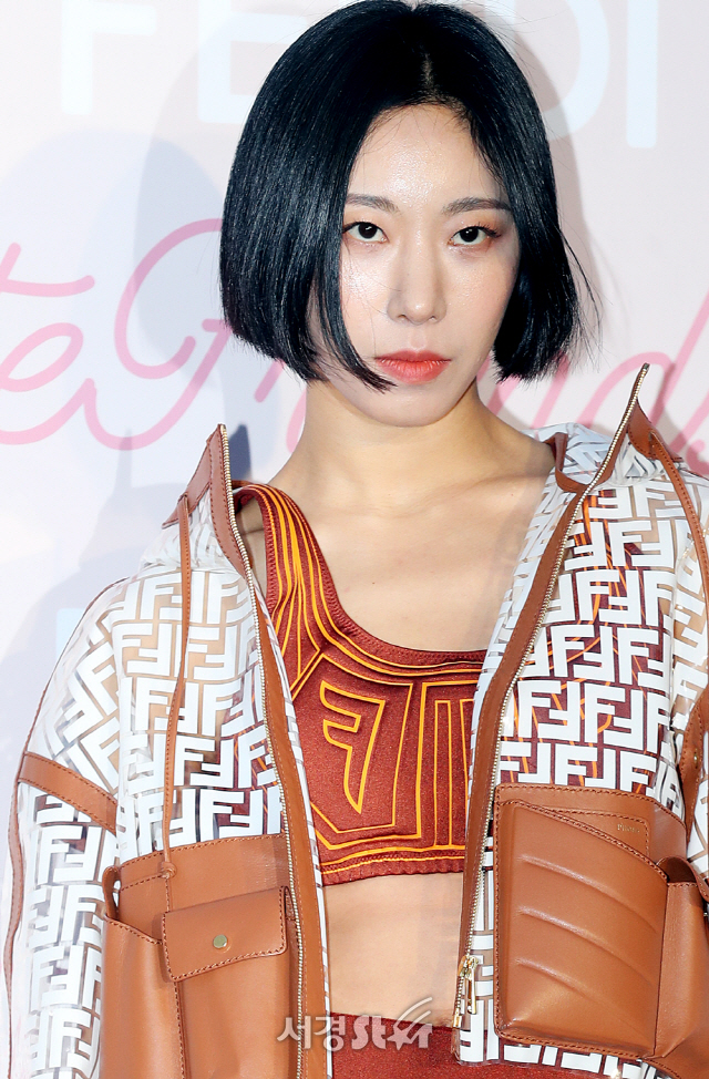 리아킴, 강렬한 눈빛