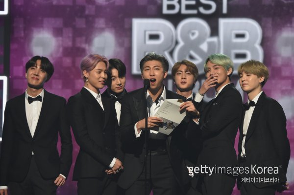 Ill be back.It is a voice of confidence.Group BTS (BTS) was the first Korean singer to take the stage of the United States of America Grammy Awards.I dreamed of being on this stage when I grew up in Korea, they said after being awarded the prize at the 61st Grammy Awards at the United States of Americas Staples Center on the morning of the 11th (Korea time). Thanks to the fans who made me dream of this dream.Ill come back, he said.On this day, BTS took to the stage where their hit song Fake Love flows into background music and handed the trophy of Best R & B album to United States of America female singer Heo (H.E.R).They did not get a nomination, but they received the former Worlds attention only because they made their first step in the conservative and authoritarian Grammy Awards.This led to the Billboard Music Awards and the American Music Awards, all of which were invited to the United States of Americas top three music awards.In addition, BTS attracted attention as it was captured by the camera in succession by enjoying the stage at the awards ceremony broadcast live in World.If we look at BTS as a prize winner, we can see that (former World) is paying attention, said Im Jin-mo, a music critic. We also recognize their presence several times that the camera has shown.BTS, who came down from the stage, said through his agency Big Hit Entertainment, I have said that I want to attend the Grammy Awards awards ceremony on various occasions. I could not imagine that I would actually be here.I was happy and happy to be able to enjoy the festival with world artists, he said. It was a dreamy moment.I am grateful to Amy for giving me an unforgettable gift.They also interviewed local media on the red carpet ahead of the awards ceremony and attracted attention by raising expectations for the new album.As they reached the top of the Billboard twice on the day, they were curious about the new album. (The album) comes out soon, he said.Im working on an album now, he said.