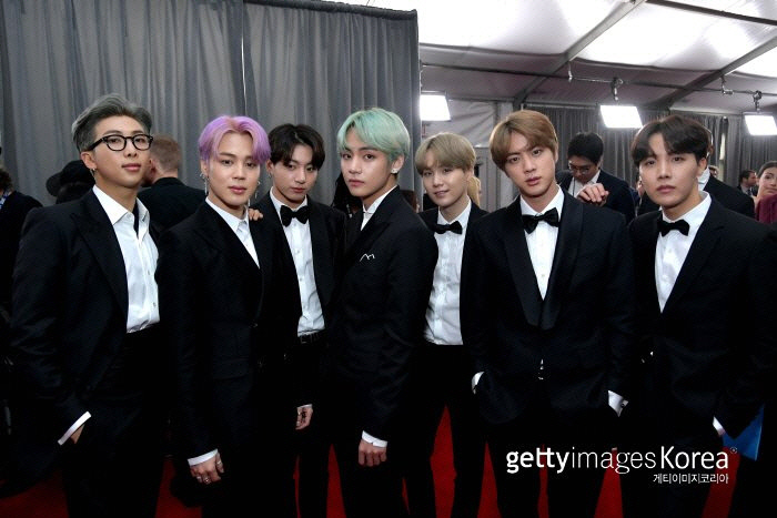 BTS, let the Korean brand World know.The tuxedo that BTS wore at the 2019 Grammy Awards attracted the attention of the netizen, which was not expected to be foreign luxury goods such as Gucci, Dior, and Saint Laurent.On the 11th, fashion magazine Vogue World posted an article titled How did BTS raise Koreas pride while standing on Grammy Red Carpet?The media said that the tuxedo of BTS BU, Jungguk, Jimin, Sugar and Alm is the costume of Korea Desiigner Baek Ji-hoon, Jayback Kutir, and Jay Hops costume is also the clothes of Korea Desiigner Kim Seo-ryong.BTS used their platforms to re-examine Desiigner who were good at their skills but were not known to the world, and they sent a message that talent, fashion or music, would be recognized someday, Vogueworld said.BTS was noticed in front of Red Carpet on the day, coming from the modern Felice, a domestic Toyota.Hyundai Toyota selected BTS as Pelicides global brand ambassador last November.The former Worlds attention was drawn to BTS who attended the 2019 Grammy Awards.The scene where BTS releases the best R & B album was ranked # 1 in the Best 5 moment tweeted the most in Grammy, which Twitter Inc. Music announced on the 11th.For the first time as a Korean singer, BTS, who was invited to the Grammy Awards, former World fans tweeted their love for the #BTSxGrammys hashtag, Twitter Inc. Korea said. Two and a half million tweets were sent from all Worlds for an hour from 11 a.m..