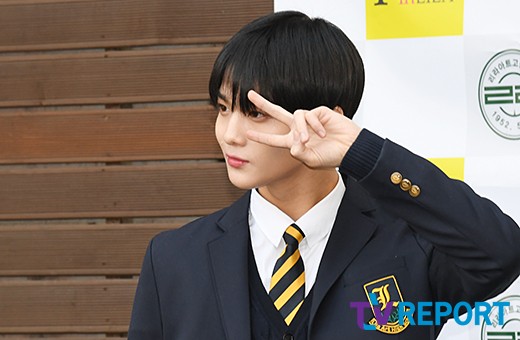 Bae Jin Young of the group Wanna One attends the graduation ceremony held at Lira Art High School in Jung-gu, Seoul on the morning of the 12th.