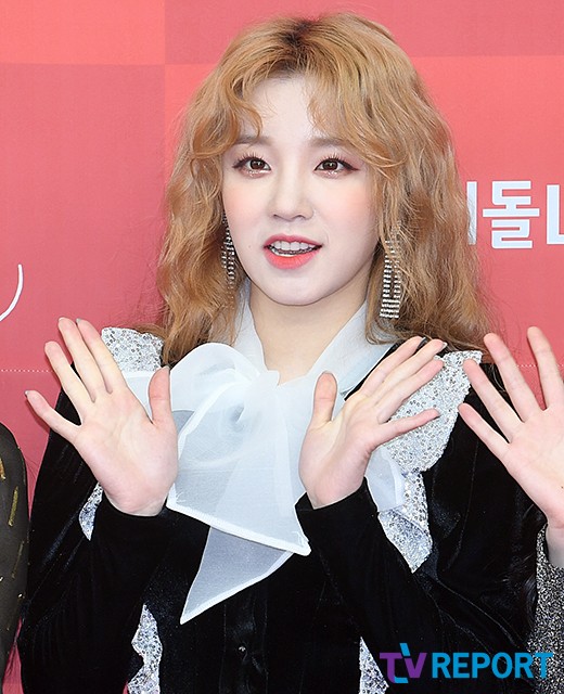 Song Yuqi, a member of the group (girls) children, joins the China edition Running Man Run ().On the 11th, China Storage Satellite TV Run released members who joined the new season through official Wei Bo.In Run season 7, Song Yuqi, Licheon, Angela Baby, Zeng Kai, Juamun, Wang Yim and Lucas are active as fixed members.Song Yuqi made his debut with group (girl) children in May last year, winning six new awards in succession with Lattata and Han in succession.On the other hand, the (girl) children of Song Yuqi will release their second mini album I MADE on the 26th and continue their trend.