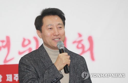 제주도당 청년위 발대식 참석한 오세훈 (제주=연합뉴스) 고성식 기자 = 자유한국당 당권 주자인 오세훈 전 서울시장이 9일 오후 제주시 미래컨벤션센터에서 열린 자유한국당 제주도당 청년위원회 발대식에 참석해 축사하고 있다. 2019.2.9 koss@yna.co.kr