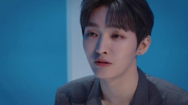 It is no exaggeration to say that February is the month of solo singers. The members who left the group for a while are imprinting their presence with their unique solo stage.Shiny Lee Tae-min and Mama Mu Hwasa, as well as the personal comeback rush of Wanna One members who have finished their official activities, are bringing new winds to the music industry.Move disease-and-want disease...Lee Tae-mins WANT (Want)Start was cut off by Lee Tae-min, who released her second mini-album WANT on the 11th since October 2017.A total of 7Tracks with various charms including the title song WANT were included.Lee Tae-mins unique neutral charm, as well as the sensual beauty such as the first mini album MOVE, which made the word move disease come out.It was enough to feel the thicker music color of solo singer Lee Tae-min.The United States was also in love.Billboard said on its official website on the 11th, Lee Tae-min has returned to unique and artistic styling and dramatic The Shins Pop Tracks WANT.The lush melody of the rhythmic bass beat and The Shins sound serves as a soft platform for Lee Tae-mins sensual vocals to convey his desires but help listeners crave him more, he praised the title song WANT.Hwasa, GirlCrushs return to stupidHwasa, who is also an issue maker, will go on her first solo debut: releasing her first solo song Twit at 6 p.m. on the 13th.The experimental and sensual production style, such as a large plaster statue and vinyl clothes in the teaser video released earlier, attracted attention.Although it is the official first solo stage, the fans expectation is different as they participated in writing and composing directly.The dynamic Hwasa image and stupid is also known as a trap beat with a tropical element.Aside by Yoon Ji-sung, singer, not Wanna OneWanna Ones official activities, which appeared like a comet and evaluated the music industry, are over and members are continuing their solo advancement.Yoon Ji-sung will also release his first solo album Aside on the 20th.The track list of Aside released on the 11th includes 6 songs including In the Rain, CLOVER, Its funny, Why Im not, Youre like a wind and Comma.It is an abbreviation of Always on your side which means Bangbaek() and always on four sides which are only heard by the audience in the play, and it is expected to show the further growth of Yoon Ji-sung as another solo musician than when he was working as a group Wanna One.Especially, it will be a special gift for Wanna One fans by including his own song Comma presented by Lee Dae-hui, who is a member of Wanna One.There is no Wanna One, but Ha Sung-woon says, Dont forget.Ha Sung-woon released a surprise release of the single Do not forget on the 28th of last month. A small gift for fans waiting for their first album to be released this month.Wanna One Park Ji-hoon participated in the feature and added meaning.Especially, this song is a song that Ha Sung-woon worked on during Wanna One activities, and it is also the song that mentioned that there was a song made before making Fireworks among Wanna One album songs through V-App.Ha Sung-woon returned the New Years Day holiday to work on the mini-album to be released, and focused on the album work, and plans to bring the results soon.