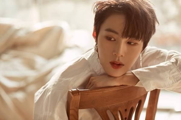 It is no exaggeration to say that February is the month of solo singers. The members who left the group for a while are imprinting their presence with their unique solo stage.Shiny Lee Tae-min and Mama Mu Hwasa, as well as the personal comeback rush of Wanna One members who have finished their official activities, are bringing new winds to the music industry.Move disease-and-want disease...Lee Tae-mins WANT (Want)Start was cut off by Lee Tae-min, who released her second mini-album WANT on the 11th since October 2017.A total of 7Tracks with various charms including the title song WANT were included.Lee Tae-mins unique neutral charm, as well as the sensual beauty such as the first mini album MOVE, which made the word move disease come out.It was enough to feel the thicker music color of solo singer Lee Tae-min.The United States was also in love.Billboard said on its official website on the 11th, Lee Tae-min has returned to unique and artistic styling and dramatic The Shins Pop Tracks WANT.The lush melody of the rhythmic bass beat and The Shins sound serves as a soft platform for Lee Tae-mins sensual vocals to convey his desires but help listeners crave him more, he praised the title song WANT.Hwasa, GirlCrushs return to stupidHwasa, who is also an issue maker, will go on her first solo debut: releasing her first solo song Twit at 6 p.m. on the 13th.The experimental and sensual production style, such as a large plaster statue and vinyl clothes in the teaser video released earlier, attracted attention.Although it is the official first solo stage, the fans expectation is different as they participated in writing and composing directly.The dynamic Hwasa image and stupid is also known as a trap beat with a tropical element.Aside by Yoon Ji-sung, singer, not Wanna OneWanna Ones official activities, which appeared like a comet and evaluated the music industry, are over and members are continuing their solo advancement.Yoon Ji-sung will also release his first solo album Aside on the 20th.The track list of Aside released on the 11th includes 6 songs including In the Rain, CLOVER, Its funny, Why Im not, Youre like a wind and Comma.It is an abbreviation of Always on your side which means Bangbaek() and always on four sides which are only heard by the audience in the play, and it is expected to show the further growth of Yoon Ji-sung as another solo musician than when he was working as a group Wanna One.Especially, it will be a special gift for Wanna One fans by including his own song Comma presented by Lee Dae-hui, who is a member of Wanna One.There is no Wanna One, but Ha Sung-woon says, Dont forget.Ha Sung-woon released a surprise release of the single Do not forget on the 28th of last month. A small gift for fans waiting for their first album to be released this month.Wanna One Park Ji-hoon participated in the feature and added meaning.Especially, this song is a song that Ha Sung-woon worked on during Wanna One activities, and it is also the song that mentioned that there was a song made before making Fireworks among Wanna One album songs through V-App.Ha Sung-woon returned the New Years Day holiday to work on the mini-album to be released, and focused on the album work, and plans to bring the results soon.