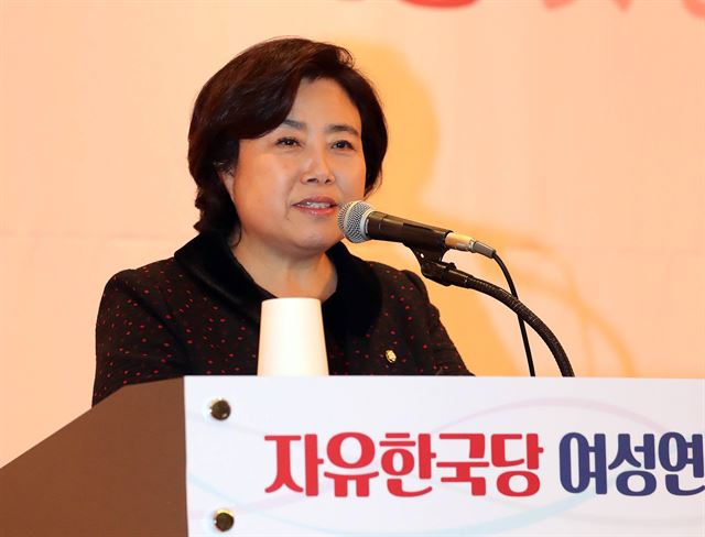 êµ­í êµ­í&nbsp;êµíµììí ììì¥ì¸ ë°ìì ìì&nbsp;íêµ­ë¹ ììì´ ì§ëë¬ 28ì¼ ë¹ ì¬ì±ììí ì£¼ìµë¡ ìì¸ ìì´êµ¬ The K í¸íìì ì´ë¦° ì¬ì±ì°ë ìí¬ììì ì¸ì¬ë§ì íê³&nbsp; ìë¤. ì°í©ë´ì¤