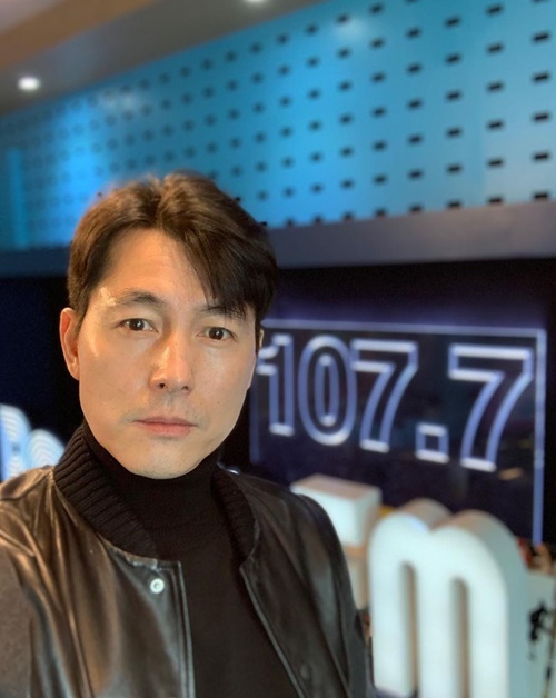 Actor Jung Woo-sung released a shot of Cinetown guest appearance certification.On the morning of the 13th, Jung Woo-sung posted a picture on his instagram.In the public photos, there is a picture of Jung Woo-sung posing in a radio studio.Especially, Jung Woo-sungs sculpture-like appearance and gentle eyes are admiring.Meanwhile, director Jung Woo-sung and Lee Han, the main characters of the movie Witness, appeared as guests on SBS Power FM Park Sun-youngs Cinetown, which was broadcast on the same day.