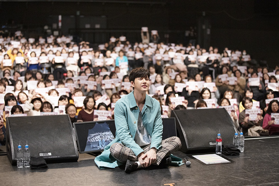 Park Hae-jin joins more than 1,000 JapanFan on Wednesday for Valentines Day.Park Hae-jin held a Fan Meeting The Special Valentines Day at Japan Tokyo Toyos PIT on the 11th and met with more than 1,000 local Fans.Various events were held to coincide with Valentines Day, the day of confession of love, followed by gift exchange, Valentines Day chocolate presentation, inquiries and responses.Park Hae-jin rewarded Fans for their support through group photography and high touch meetings.