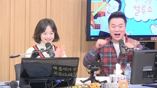 Actor Jeon So-min commented on the image of the back in SBS Running Man.Jeon So-min appeared as a special DJ on SBS Power FM Dooshi Escape TV Cultwo Show broadcast on February 13 and boasted a genuine gesture.One listener sent a message to Jeon So-min, saying: Running Man official return came out. DJ Kim Tae-gyun said: Is it a return image from Running Man?I asked.I am working as a little strange person, such as a return from Running Man and a goldsmith (who falls in love immediately), and I laughed at the crowd, said Jeon So-min.delay stock