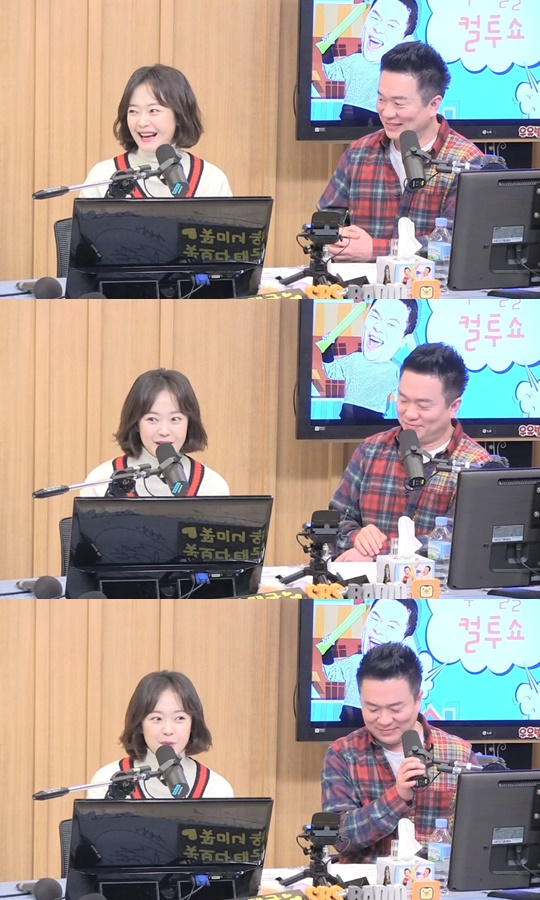 Actor Jeon So-min commented on the image of the back in SBS Running Man.Jeon So-min appeared as a special DJ on SBS Power FM Dooshi Escape TV Cultwo Show broadcast on February 13 and boasted a genuine gesture.One listener sent a message to Jeon So-min, saying: Running Man official return came out. DJ Kim Tae-gyun said: Is it a return image from Running Man?I asked.I am working as a little strange person, such as a return from Running Man and a goldsmith (who falls in love immediately), and I laughed at the crowd, said Jeon So-min.delay stock