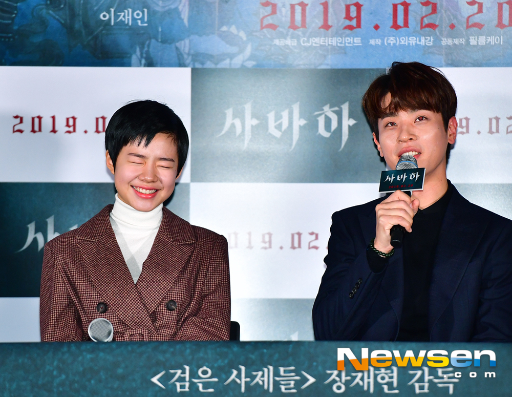 Actor Lee Jae-in attended the premiere of the movie Sabaha at the CGV I-Park Mall in Yongsan-gu, Seoul on the afternoon of February 13th.Actor Jae Eun Lee is ashamed of Park Jung-mins praise.Jang Gyeong-ho