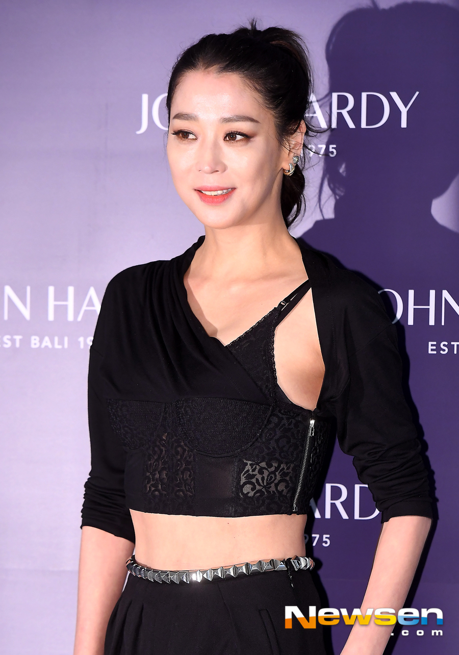 Actor Han Go-eun attended the Mo Jewelry brand photo call event held at Shinsegae Department Store Gangnam in Seocho-gu, Seoul on the afternoon of February 13th.Han Go-eun is entering the day.Jung Yu-jin