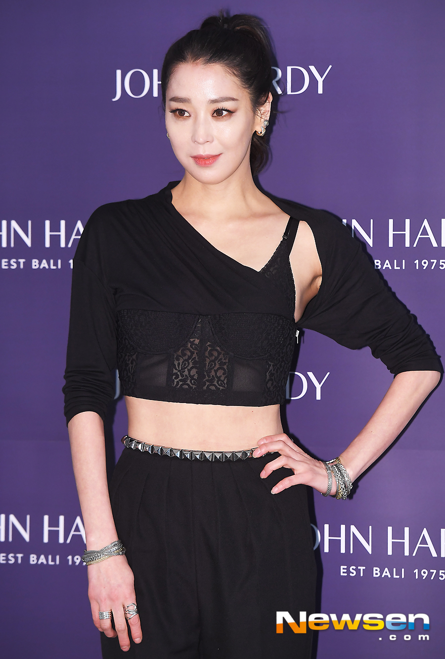 Actor Han Go-eun attended the Mo Jewelry brand photo call event held at Shinsegae Department Store Gangnam in Seocho-gu, Seoul on the afternoon of February 13th.Han Go-eun poses on the day.Jung Yu-jin