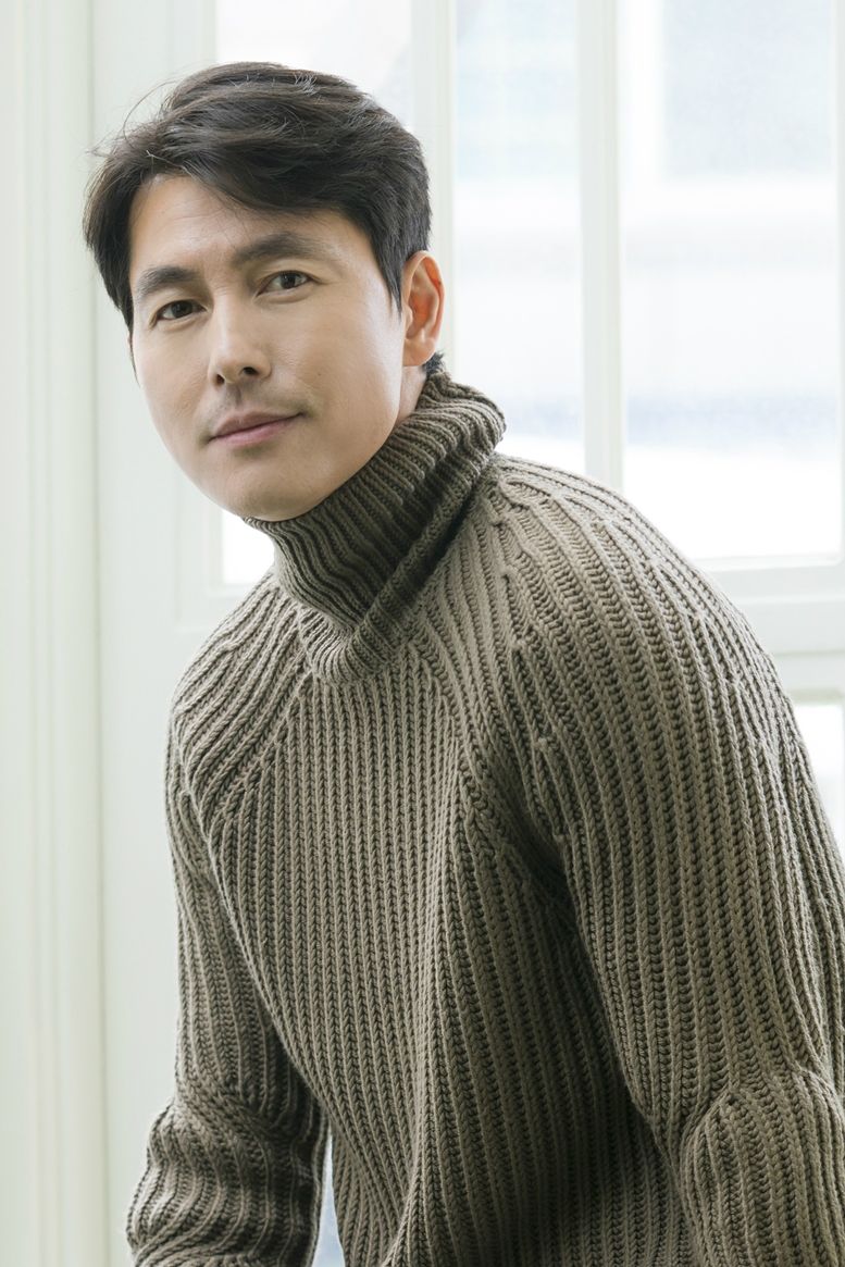 Movies starring Jung Woo-sung for the past five years have usually been serious or heavy.In terms of genres, there were many works focusing on crime and action such as crime/Action (Asura, A Number of Gods), SF/Action (Inland), Action/drama (Steel Rain), and crime/drama (The King).The Beasts Wanting to Hold the Jeep is also a mystery/thriller, with the release set to go: The romance/melo genre was about Dont Forget Me and Madame Hind-and-Run.The movie Innocent Witness, released today (13th), is a drama that has nothing to add or subtract.It is a story that changes when a lawyer Sun-ho (Jung Woo-sung), who forsakes his beliefs and compromises his beliefs due to problems in reality, meets a girl with autism spectrum disorder, Ji-woo (Body Chemistry).It was not likely to fit in because it was on the other side of the trial, but Sunho eventually communicates after trying to enter the world of Ji-woo.Jung Woo-sung, who met at a cafe in Sogye-dong, Jongno-gu, Seoul on the afternoon of the 22nd of last month, said, It seems that it was hard to find such a scenario in Korean film industry for a while.He also mentioned in the media preview, Did not I express my feelings without the most original characters I have done?One after another.Oh, yes (laughs) then Mr Body Chemistry and now Mr Body Chemistry are incomparable.I forgot to shoot the advertisement, and when I told the story of Body Chemistry at the scene, I was surprised to hear that.I think you didnt realize that you had this relationship with me and Friend while you were watching it.It does not look like a child, and of course it is a fellow actor in the field, and because of the pro Yi Gi expressing Ji-woo, I have to feel (now) Body Chemistry.Is it? (laughing) I play high-end gags, not gags. (all laughs) I was promoted from uninhabited gags to high-end gags. Uh, you dont agree. You look away. (laughing)I saw a deep look in the Elegant Lies and With God. I thought it was an actor with such eyes, like thinking something premature.From the scene, I think its the kind of friend whos trying to think in a really serious, more mature direction. Less talk, more serious.And he also saw that he was an actor with a desirable attitude, seriously worrying about the incidental actions that come out when his role is exposed to society.We all make that mistake. There are many prejudices that we have created in society. Sometimes we do not know if it is a derogatory word.I think we have put the mistake we can do to Sunho.I had no (bias) (laughs) different forms of behavior according to autism characteristics, of course, sometimes I have access to such a documentary.We describe it as a developmental disorder, and I think that the lack of some parts needed for development creates some maximized ability.I feel that human beings are very great and amazing.It is only using the expression developmental disorder as a number of expressions because it has a different behavior style from most people.For example, superheroes at X-Men seem to have been expressed as superpowers, perhaps by maximizing other abilities, and it seems that it is a habit of many to maximize what is missing.Rather, when I maximized my advantages, I thought that I could coexist as a whole more beautiful person and a member of society.This is likely a question to ask Ji-woo and the coach: not how to deal with (laugh) autism patients, but how we look at them.So you can see autism from a slightly different perspective than other movies.The problem is not their presence, but our attitude toward them, and because of the movie Yi Gi, who is trying to look into it ... not to use the dramatic part of the character for the movie, but to ask if our attitude toward them is appropriate.In fact, Sunho did not affect Ji-woo, which seems to have influenced him a lot, and I did not set up a relationship between them and treated Ji-woo.I think I focused on expressing the feelings I feel while looking at Ji-woo.When I was finally greeted by Ji-woo, what kind of pure being Ji-woo did not grow an adult. It seems to be important to say I will try to be a good person.That sounds like a good word.(Laughing) I dont think its necessary to be grand or big. What Sunho said is really honest and right.Ji-woo can evaluate (who is good or not) as such, but everyone is always relative (because of what kind of person is) because of the society Yi Gi, which has to live in a lot of relationships.And it seems to be a question of how much respect you respect your opponent. It is not a society that lives alone.In the meantime, I was mainly trying to avoid being caught by my opponent. I was so frustrated to hide my feelings.But in the case of Innocent Witness, it was free because it didnt have to be. Savoie was comfortable. Savoie was comfortable.In some ways, no matter what character you play, no matter what genre you play, the scene is the best resting place and resting place for the actor.Still, if I hold the tension about the character in it, I get tired without knowing it. This time I healed with the character (Soon Ho).In a movie, there is a trend in which some movies are poured out at some time, and eventually the work of putting the demands of the times is preceded.I wonder if there will be many movies that look back on themselves, or look after themselves or around them, and now they are the days when they are required.Because of the parties that have passed through the turbulent era, it seems that if you force consciousness too much, you have fatigue about it.I met him purely as an actor (director versus actor) and communicated as an actor, and it was my purpose to be faithful to his role as an actor in the field.Director Lee had such a natural personality and pursued warmth, and I hope you will continue to do a plain, beautiful movie that is calm but does not force (something).The timing and character should be right rather than doing drama.Although many drama proposals have come, there are parts that could not be done because of physical time because the movie-oriented schedule is set first.Yes. There are quite a few things to prepare. This year, Im preparing to impress. If I go into this years work, Ill show it next year.You can be prepared and you can be in the schedule you want or not. (Laughs) Because this is not a social contribution. (Smiles all over)Its not a movie that forces people to say or feel warm. The margins are so high that I think the viewer has room to move in (self) feelings.It is a movie that can feel such calmness and beauty.Innocent Witness Sunho Station Jung Woo-sung 2