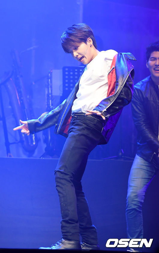 ALL NEW musical Greece production presentation was held at Yes24 Live Hall in Gwangjang-dong, Seoul on the afternoon of the 13th.Jeong Se-woon is demonstrating.