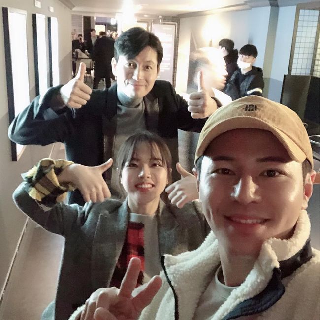 Actor Lee Gyoo-hyeong has released a selfie with the cast of the film Innocent Witness (director Lee Han).Lee Gyoo-hyeong released Innocent Witness on his instagram on the 13th.Jung Woo-sung, Kim Hyang Gi, Yeom Hye-ran, Jang Young-nam, Jung Won-jung, Kim Jong-soo, Lee Jun-hyuk, Lee Gyoo-hyeong, Lee Han-chan .In the photo, Lee Gyoo-hyeong, Jung Woo-sung, and Kim Hyang Gi pose V towards the camera.Their bright smiles catch the attention of the viewers.Meanwhile, Innocent Witness is a human drama depicting the story of a lawyer Sun Ho (Jung Woo-sung), who was in charge of the defense of a murder suspect, meeting Kim Hyang Gi, the only witness to the case.Today (the 13th) is released.Lee Gyoo-hyeong Instagram