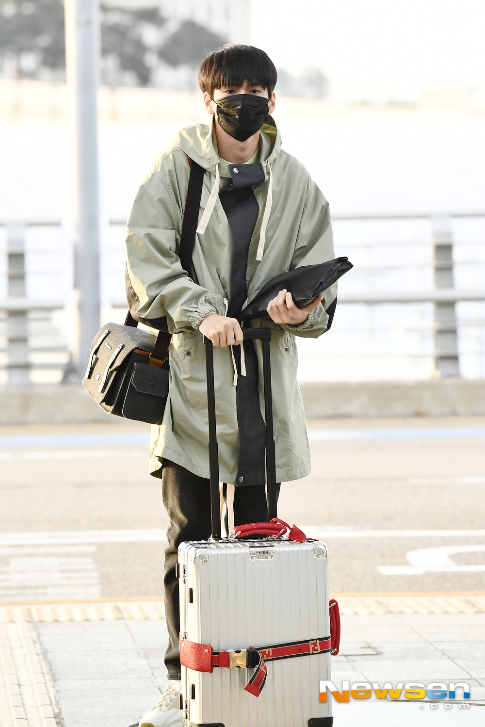 <p>Wanna One(WANNAONE) Ong Seong-wu 2 14 am Incheon Jung-operation in Incheon International Airport through the pictorial shooting car Japan into the United States.</p><p>Wanna One(WANNAONE) Ong Seong-wu with Japan into the United States.</p>