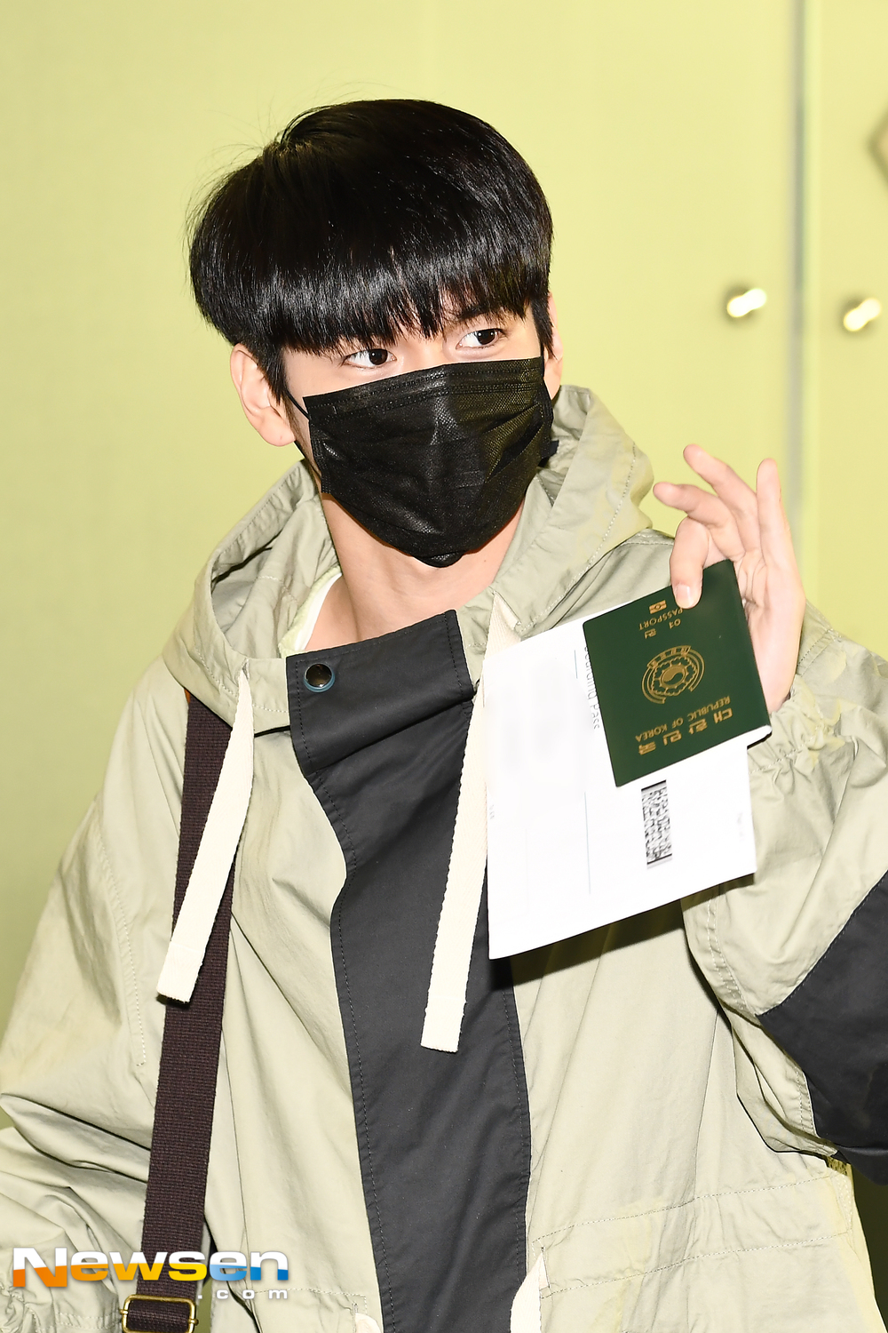 <p>Wanna One(WANNAONE) Ong Seong-wu 2 14 am Incheon Jung-operation in Incheon International Airport through the pictorial shooting car Japan into the United States.</p><p>Wanna One(WANNAONE) Ong Seong-wu with Japan into the United States.</p>
