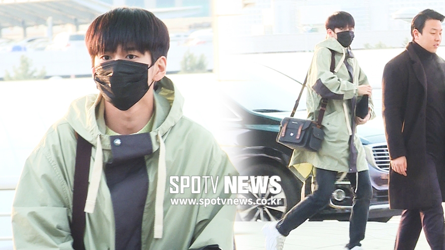 On the morning of the 14th, Ong Seong-wu left for Japan through the Incheon International Airport on the schedule of overseas photo shoots.departure from incheon international airport