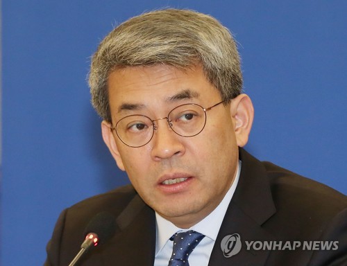 모두발언하는 권구훈 북방경제협력위원장 (서울=연합뉴스) 이재희 기자 = 권구훈 북방경제협력위원장이 12일 오전 서울 중구 은행회관에서 열린 '북방경제협력위원회 제3차 회의'에서 모두발언을 하고 있다. 2018.12.12 scape@yna.co.kr