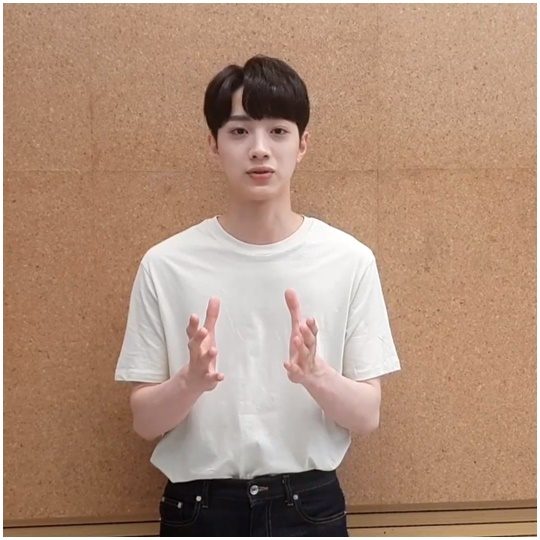 The official domestic SNS accounts (Twitter, Facebook, VLove Live!, fan cafe) of singer and actor Lai Kuan-lin from the group Wanna One were opened on the 15th.Lai Kuan-lin gave a short greeting to fans through the video on the VLove Live! account.Lai Kuan-lin said, Finally my VLove Live! Channel is open. VLove Live!I would like you to show me a lot of my various contents through the channel and watch a lot of things.I will try to have a lot of time with my fans, so we will meet again. Lai Kuan-lins VLove Live!The account exceeded 10,000 subscribers in an hour of disclosure.Wanna One, which Lai Kuan-lin belongs to, will finalize the 2019 Wanna One Concert Therefore at the Gocheok Sky Dome in Seoul from the 24th to the 27th.