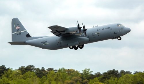 미국 록히드마틴의 C-130J-30 수송기가 저공비행을 하고 있다, 록히드마틴 제공