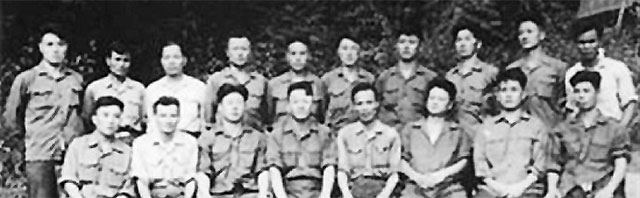 베트남전에 참전한 북한군 비행사들. 2011년 미국 싱크탱크인 우드로윌슨센터가 발굴해 공개한 사진이다. 1983년 귀순한 북한  공군 이웅평 상위는 “베트남전에서 북한군 조종사 67명이 전사했다”고 증언했다. 사진 출처 우드로윌슨센터