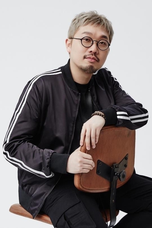Producer Piddock (real name Kang Hyo-won), who made BTS music, received the highest music royalties last year.The Korea Music Copyright Association (hereinafter referred to as Haneum Subcommittee) announced on the 16th that the subject won two awards at the 5th Comca Copyright Awards ceremony, which will be held at the 56th regular general meeting held on the 19th, with the subject ranked first in the public sectors songwriting and composition royalties last year.In the field of arrangement, Vanilla Man (real name Jung Jae-won), who arranged music such as womens duo, ball red puberty, etc., will be awarded for the second consecutive year.Fiddock participated in the writing and composition of World-like hits including BTS DNA (2017), Fake Love (2018) and Idol (2018).In particular, last years BTS album Love Yourself Former Tier (LOVE YOURSELF Tear) and Love Yourself Reason Anser (LOVE YOURSELF ANSWER) included the songs had a World-like hit that reached the top of the US Billboard charts.In Korea, the total sales of the two albums exceeded 4 million copies (based on the Gaon chart).The Public Rights Awards Ceremony, which started in 2015, will be awarded to musicians who have received the most royalties in the year in the composition, composition and arrangement of the public sector, The Classic in the Innocence category, and Korean music and childrens songs.Innocence winners include Park Kyung-hoon in Korean traditional music, Lee So-young in agitation, and Kim Sung-kyun in The Classic, who won the first prize in royalties last year.In the previous four awards ceremony, popular composers Kim Do-hoon, Cho Young-soo, Teddy, and lyricist Kang Eun-kyung won two awards each and were recognized as star musicians.In the Innocence category, Kim Sung-kyun of The Classic and Kim Bang-ok of the childrens song won a number of awards.We hope to celebrate musicians who have captivated the public through the awards ceremony and to motivate a lot of musicians who create music, said Hong Jin-young, chairman of the Han-yong Association.(Union News)