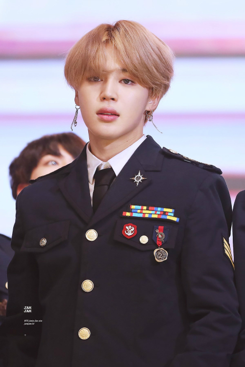 BTS Jimin took first place in the boy groups personal brand reputation in February following last January.The Korea Enterprise Reputation Research Institute calculated JiSoo, Media JiSoo, Communication JiSoo, and CommunityJiSoo for 521 members of the boy group for one month from 14th to 15th of last month.Jimin was counted as JiSoo 1,718,856, Media JiSoo 2,135,639, Communication JiSoo 5,088, and CommunityJiSoo 4,125,012, and total brand reputation JiSoo was 1306,4314.The BTS Jimin brand, which ranked first in the boy groups personal brand reputation, showed a high score of cute, sexy, cool in the link analysis, and graphies, chocolate, promise was analyzed highly in keyword analysis.In the analysis of positive negative ratio, the positive ratio was 85.09%.BTS Buy took second place and JiSoo 10.21 million 2471.In February, the 30th place in the Boy Groups personal brand reputation was BTS Jimin, BTS Bu, Astro Cha Eun-woo, BTS Jungguk, BTS Jin, Big Bang Victory, BTS Sugar, BTS RM, TVXQ Yunho, BTS Jay Hop, Seventeen Min Kyu, SF9 Chanhee, Bitubi Lee Minhyuk, Shiny Taemin, EXO Siu Min, Astro Munbin, Seventeen Jeonghan, Astro Yoon Sanha, Seventeen Seungwan, Astro Jinjin, Astro MJ, TVXQ strongest Changmin, Seventeen Uji, EXO Kai, Seventeen Wonwoo, EXO Chanyeol, Astro Raki, Seventeen Hoshi, B1A4 camp.