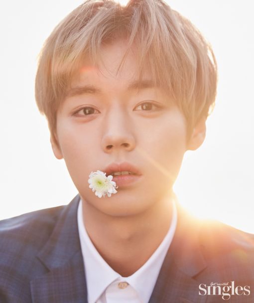On the 14th, on Valentines Day, fashion magazine Singles, which started pre-sale by releasing the first cover model cut of Park Jihoons life, started a full-scale march.Park Jihoon, who left the group Wanna One and started his full-scale campaign, announced that he started pre-sale on March 14, and at the same time, he recorded a temporary item in two hours at some online bookstores.In the cover cut released on the 14th, Park Jihoon caught the attention of fans at once, showing off perfect visuals without flaws with a deeper eye and sculpture-like features.In particular, fans who have been waiting for Park Jihoons activities after the end of Wanna Ones activities are participating in the pre-sale march at the same time, showing explosive reactions such as Visual without the world, Beautiful Gods beauty, Park Jihoons Singles cover dazzling, and Singles March issue cover Park Jihoon is Gods Hansu.Park Jihoon, who proved the hot topic by shaking online bookstores with the sole cover model of the March issue of Singles, has successfully completed his first solo fan meeting FIRST EDITION IN SEOUL at Kyunghee University Peace Hall on the 9th.