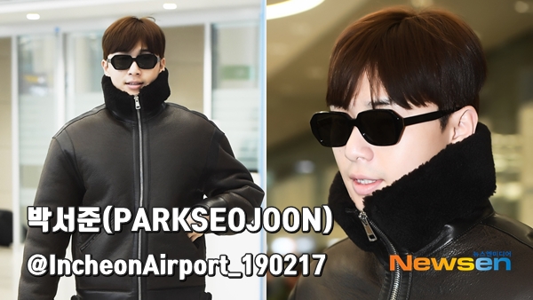 Actor Park Seo-joon (PARKSEOJOON) arrived at Incheon International Airport after finishing the filming schedule of overseas pictures in the UK on the afternoon of February 17.Meanwhile, Park is set to release the movie The Lion (director Kim Joo-hwan) this year.Lion is a film about the story of a martial arts champion, Yonghu (Park Seo-joon), who has lost his father, confronting the powerful evil (), who meets the Kuma priest, Ansinbu (Anseonggi), and disturbs the world.# Park Seo-joon # PARKSEOJOON # Photo # Incheon Airport # Airport Fashionkim ki-tae