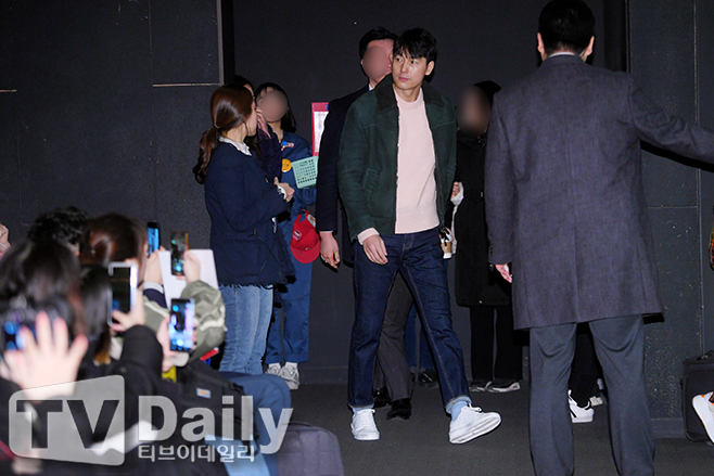 Interests like Yongsan District in open Jung Woo-sung, Jung Woo-sung! All focus <p> The movie ‘witness’(Director for distribution, Lotte Entertainment) the stage is 17 Afternoon Seoul interests like Yongsan District buy CGV interests like Yongsan District, Ipark Mall in the open.</p><p>This day the stage attend for actor Jung Woo-sung this entry.</p><p>‘Witness’is a viable murder suspects innocence must be demonstrated that the lawyers ‘order number’(Jung Woo-sung)is incident to the scene of the only witness who autistic girl in ‘clear’(with Kim scent)but in a story that unfolds to the Green Film.</p><p>The witness stage company</p>
