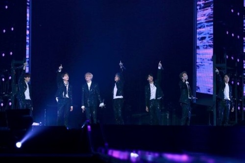 Idol group BTS finished their first dome tour in Japan with a spectacular finish.BTS held LOVE YOURSELF ~ JAPAN EDITION ~ at Japan Fukuoka Prefecture Yahooku! Dome on the 16th and 17th and performed the last performance of the dome tour.On this day, BTS opened the stage for the performance by singing IDOL in the hot cheers of fans.I NEED U, RUN, DNA, and FAKE LOVE were introduced in Japanese versions, adding to the enthusiasm of the performance.The audience responded with loud shouts and a chorus throughout the performance, with over 30 songs live with seven members solo performances, various performances and tireless stage manners.In particular, BTS has enthusiastically enthusiastically performed hits such as Burning, Blood Sweat Tears, and Sang Man with dozens of dancers.After a successful Japan Dome tour, BTS said: We are finishing our Japan Dome tour at Fukuoka Prefecture; thank you for making us happy and happy until the end.I am grateful for the memories that I can not forget, and I will always show you a good picture. BTS, which started the LOVE YOURSELF tour at Jamsil Main Stadium in Seoul last August, will continue its LOVE YOURSELF tour at the Asia World-Expo Arena in Hong Kong from March 20-21, 23-24 through Japan.Photos  Big Hit Entertainment